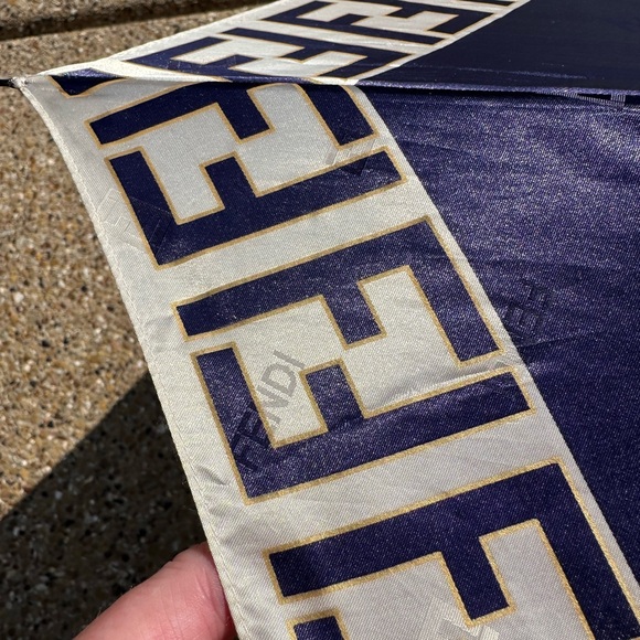 Rare Fendi Zucca umbrella with case - beautiful details! - Picture 15 of 16